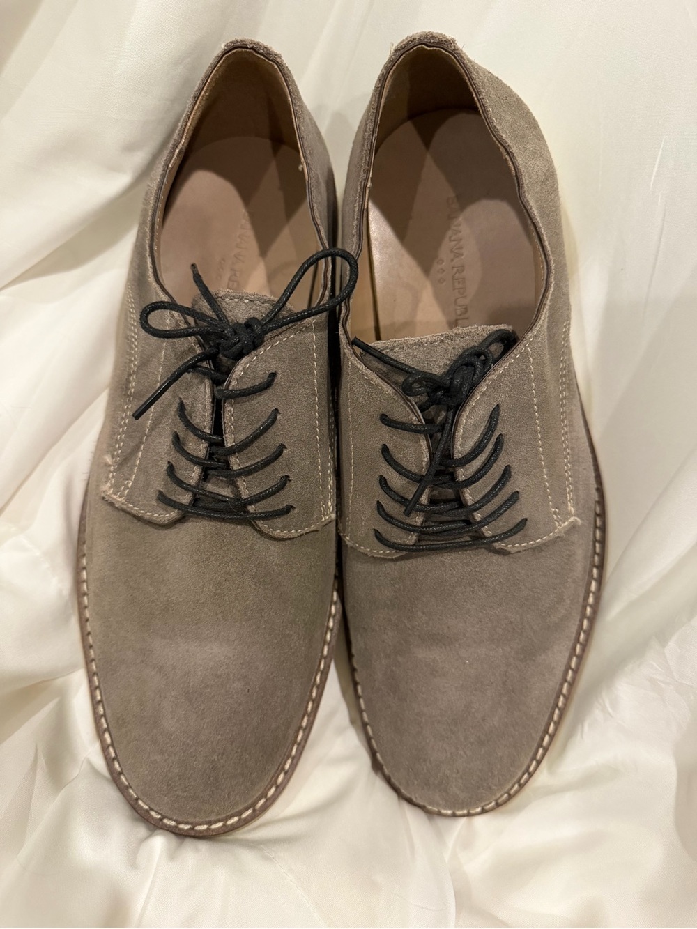 Banana Republic Men’s Taupe Suede Shoes with Black Laces 9